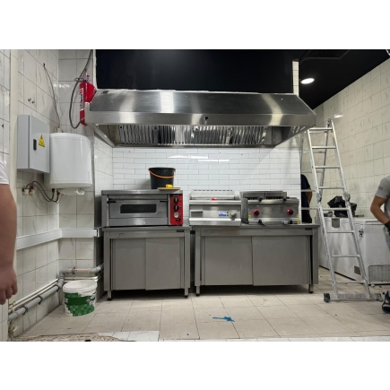 Restoran ve Mutfak Havalandırma Sistemleri, ticari mutfaklarda hijyen, güvenlik ve konforu sağlamak için kritik öneme sahiptir. Tekle Havalandırma, restora